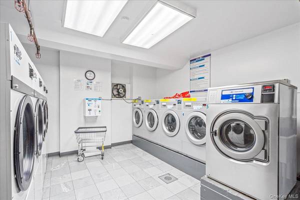 14215 Franklin AVE #3A, Flushing, NY 11355