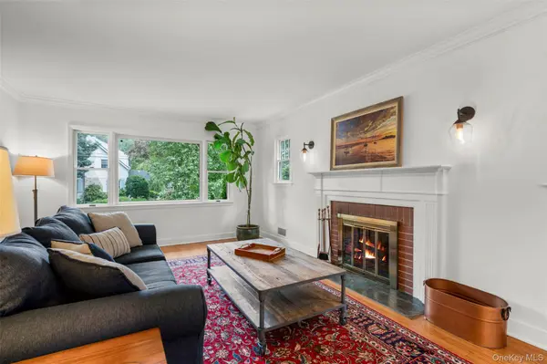 42 Iselin TER, Larchmont, NY 10538