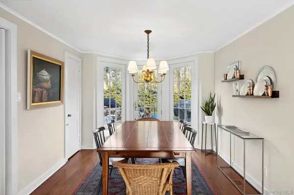 393 Hill ST, Southampton, NY 11968