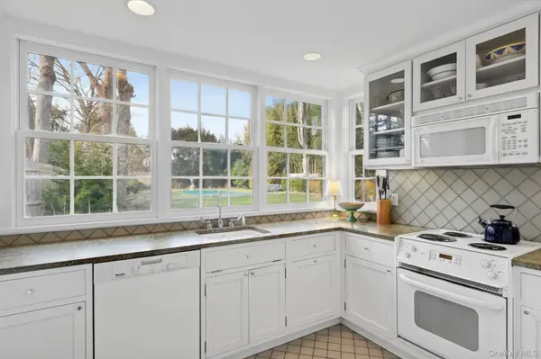 393 Hill ST, Southampton, NY 11968