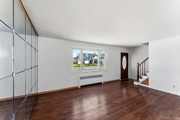 712 Park AVE, Uniondale, NY 11553