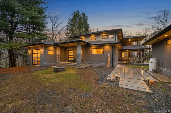 41 Sand Hill LN, Florida, NY 10921