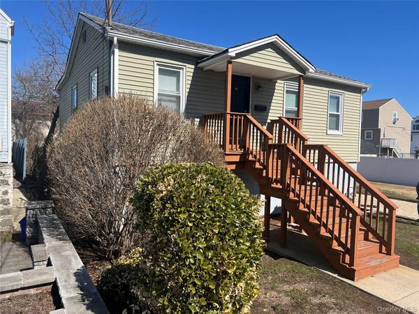 36 Casino ST, Freeport, NY 11520