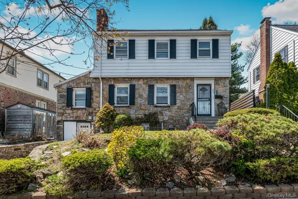 31 Emmett PL, Yonkers, NY 10703