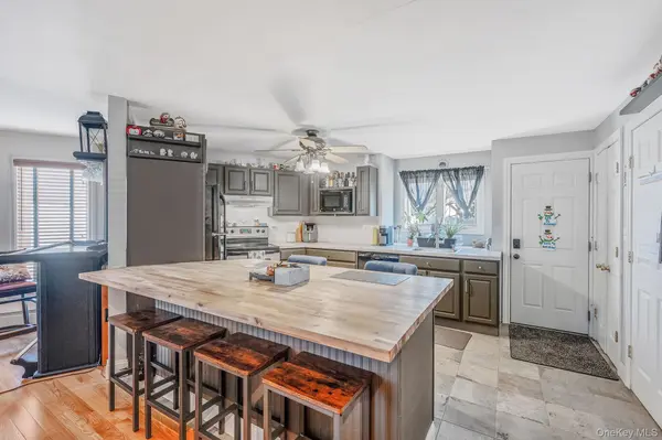 268 W Shore DR, Massapequa, NY 11758