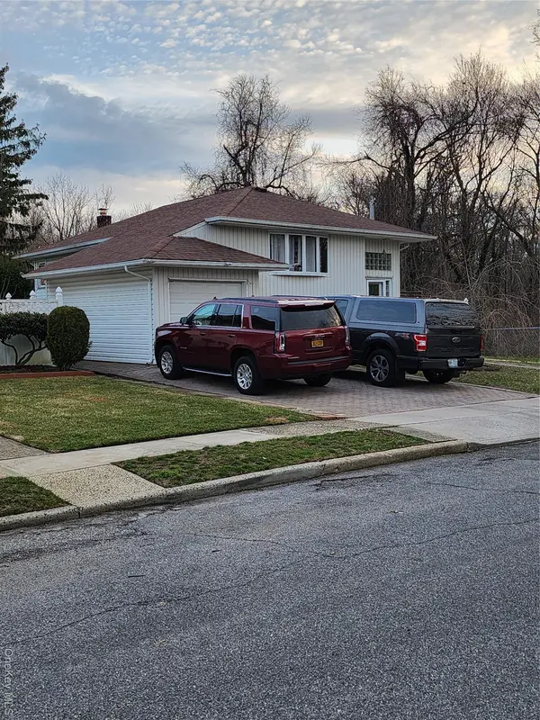 1656 Michalicki PL, Merrick, NY 11566