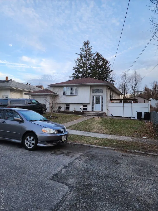1656 Michalicki PL, Merrick, NY 11566