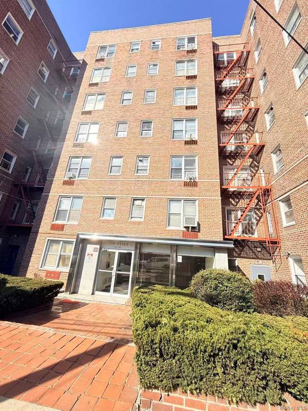 63-45 Saunders ST #5J, Rego Park, NY 11374