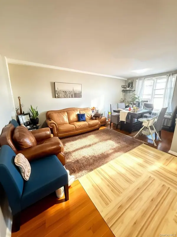 63-45 Saunders ST #5J, Rego Park, NY 11374