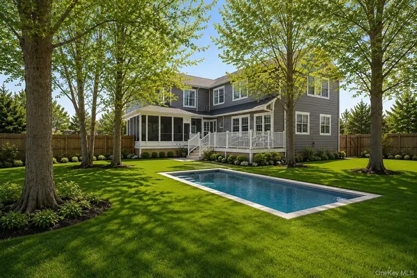 22 Peninsula DR, Sag Harbor, NY 11963