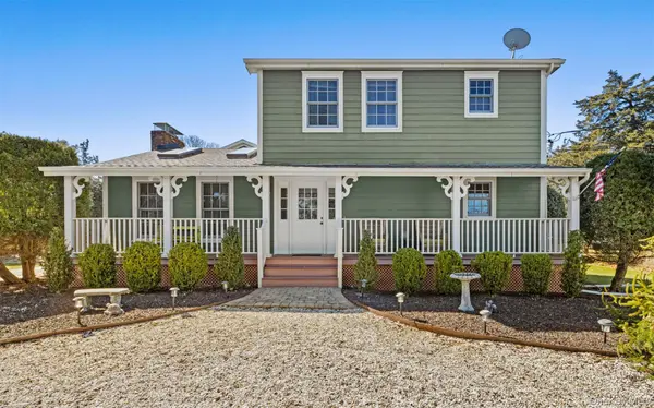 22 Peninsula DR, Sag Harbor, NY 11963