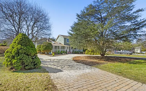 22 Peninsula DR, Sag Harbor, NY 11963