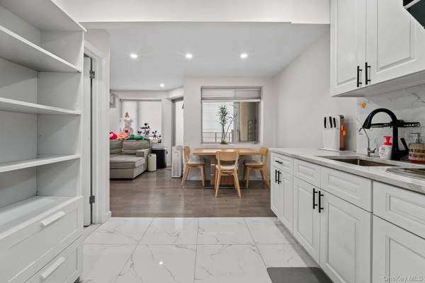3720 Prince ST #11B, Flushing, NY 11354