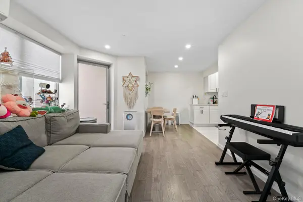 3720 Prince ST #11B, Flushing, NY 11354