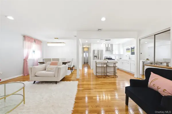 38 Sutton ST, Hempstead, NY 11550