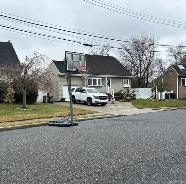 34 Karen ST, West Babylon, NY 11704