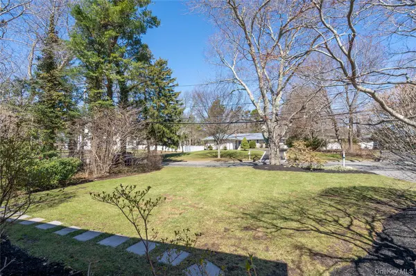 6 Edcris LN, Huntington, NY 11743