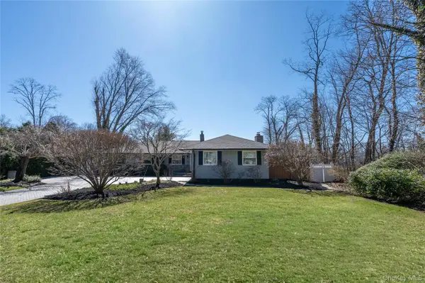 6 Edcris LN, Huntington, NY 11743