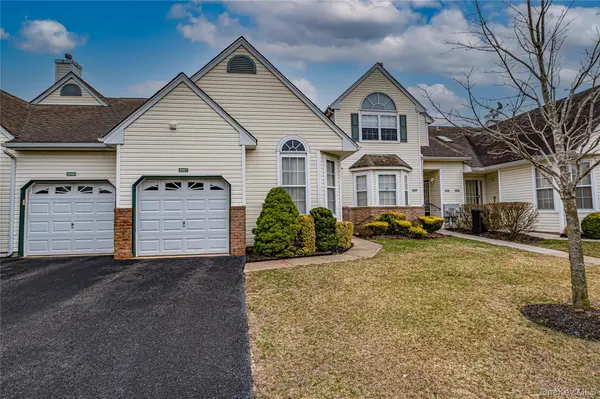 2807 Eve Ann DR, Port Jefferson Station, NY 11776