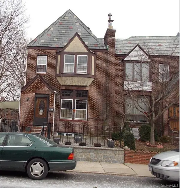 89-12 Rutledge AVE, Glendale, NY 11385