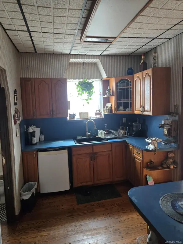 89-12 Rutledge AVE, Glendale, NY 11385