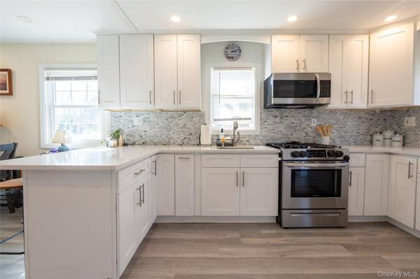 27 E Lincoln AVE, Massapequa, NY 11758