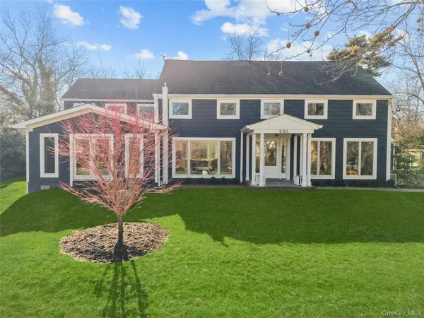 930 Smith LN, Hewlett Neck, NY 11598