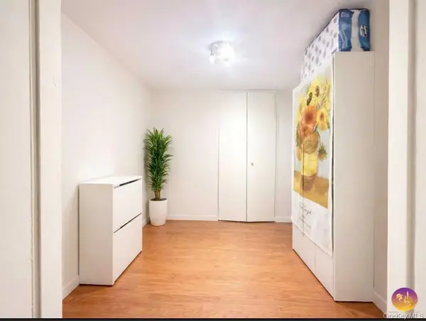 11817 Union TPKE #14J, Forest Hills, NY 11357