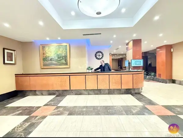 11817 Union TPKE #14J, Forest Hills, NY 11357