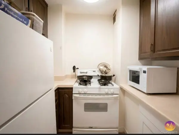 11817 Union TPKE #14J, Forest Hills, NY 11357