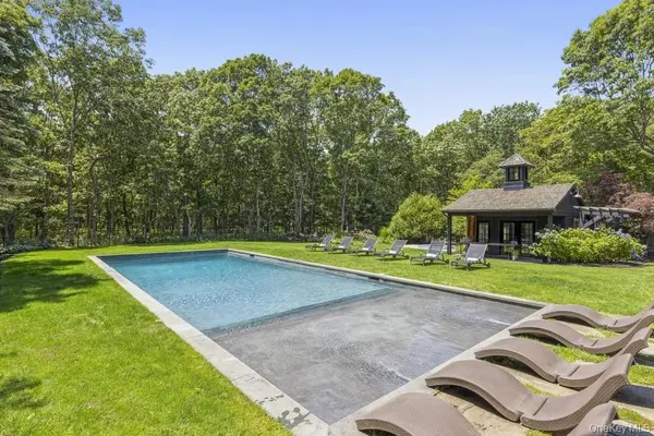 90 Denise ST, Sag Harbor, NY 11963