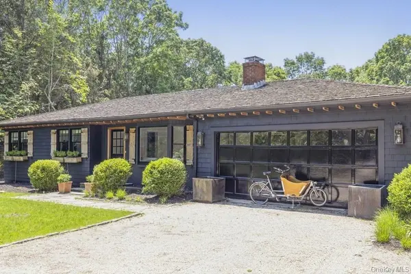 90 Denise ST, Sag Harbor, NY 11963