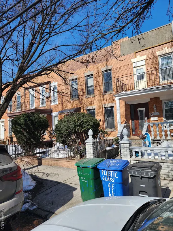6161 Eliot AVE, Middle Village, NY 11379