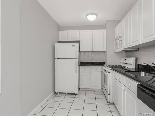 525 W 236th ST #6H, Bronx, NY 10463
