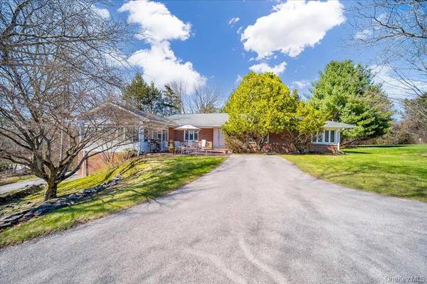 650 Netherwood RD, Hyde Park, NY 12538