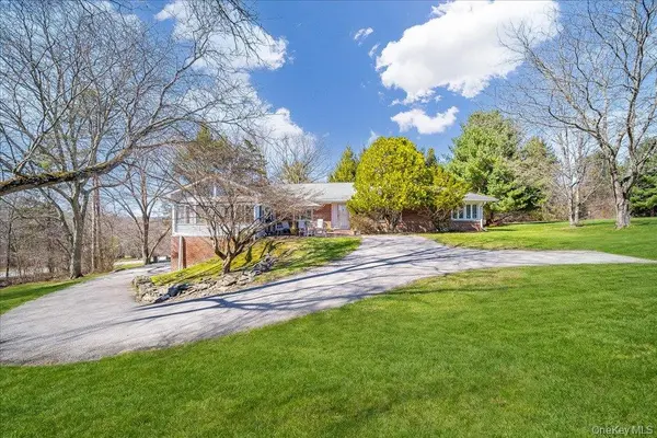 650 Netherwood RD, Hyde Park, NY 12538