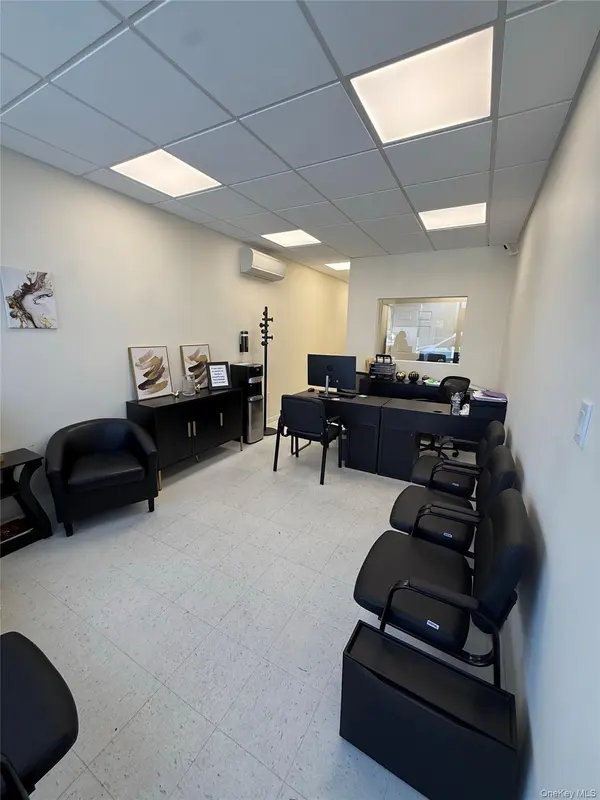 681 Hempstead TPKE, Franklin Square, NY 11010