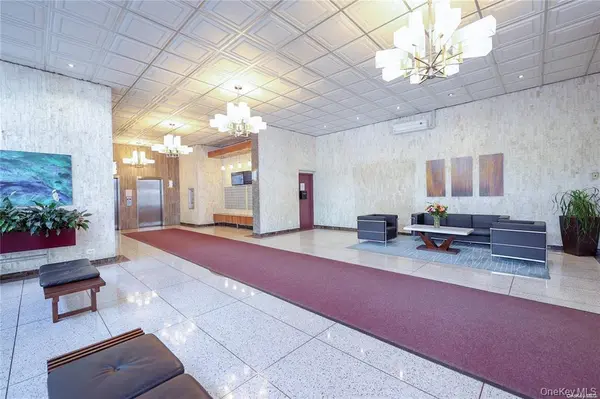 152-18 Union TPKE #9 J, Flushing, NY 11367