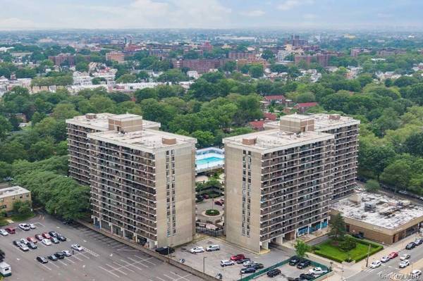 152-18 Union TPKE #9 J, Flushing, NY 11367