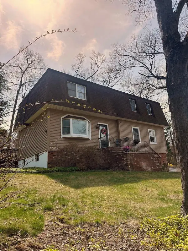 2 Olympus RD, Highland Mills, NY 10930