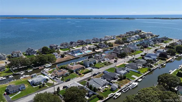 15 Marlin RD, East Quogue, NY 11942