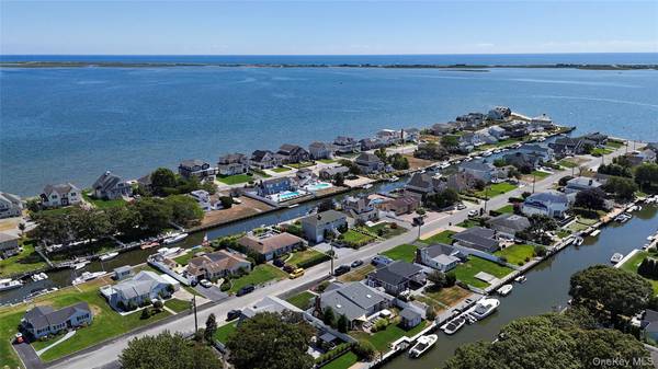 15 Marlin RD, East Quogue, NY 11942