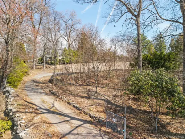 100 High Point RD, Scarsdale, NY 10583