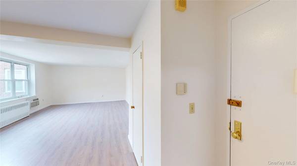 30 S Cole AVE #6L, Spring Valley, NY 10977