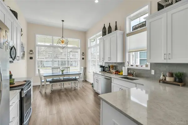 191 Belmont CIR, Yaphank, NY 11980