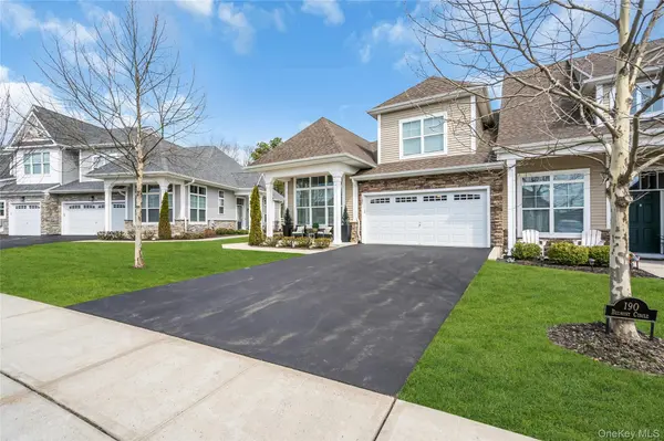 191 Belmont CIR, Yaphank, NY 11980