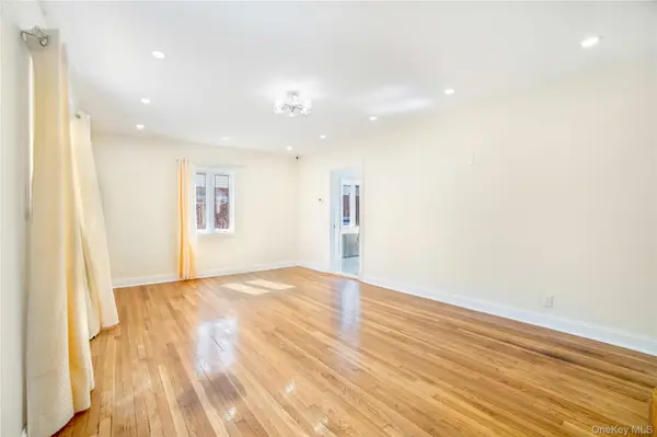 81-28 252nd ST, Bellerose, NY 11426