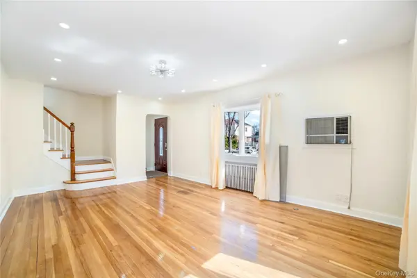 81-28 252nd ST, Bellerose, NY 11426