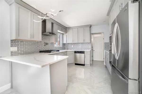 81-28 252nd ST, Bellerose, NY 11426