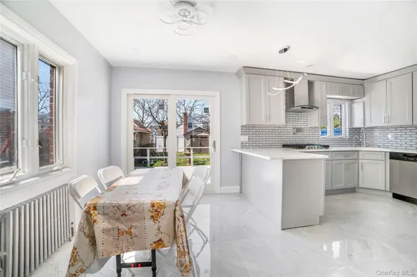 81-28 252nd ST, Bellerose, NY 11426
